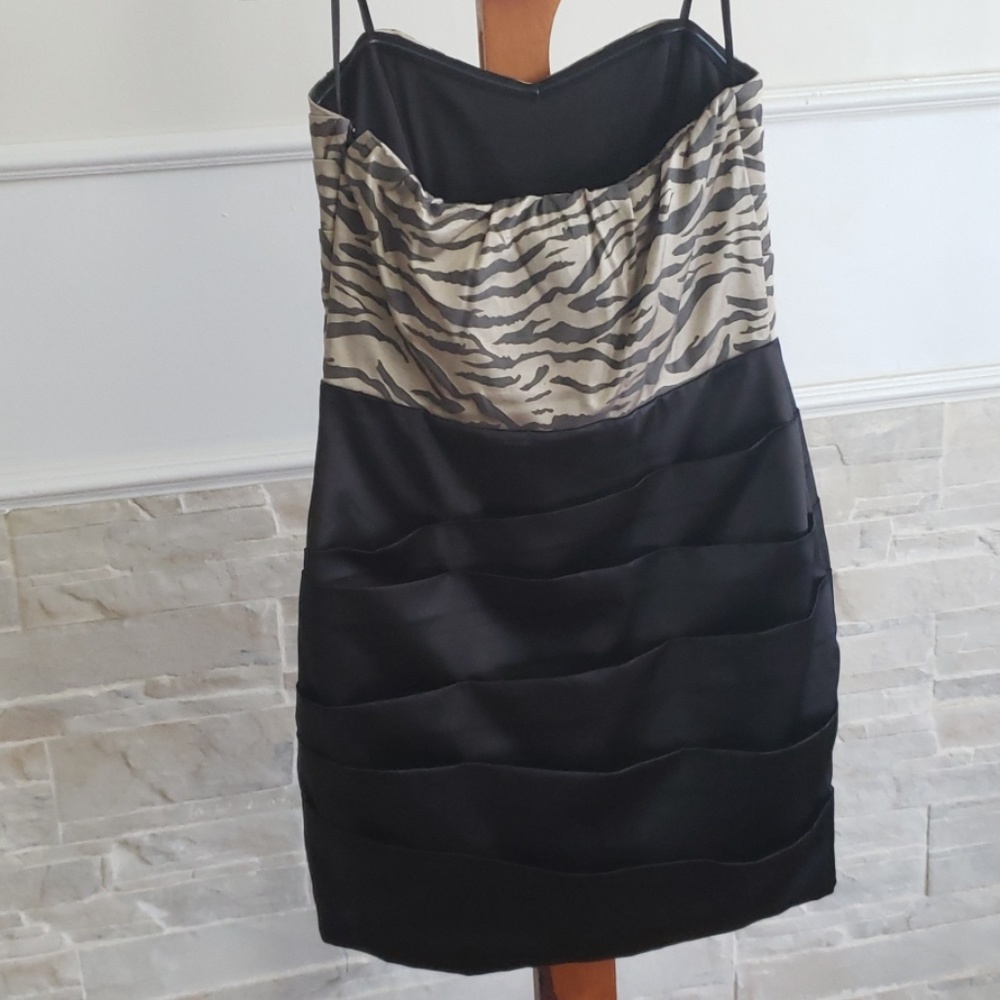 Dress - Picture 4 of 4